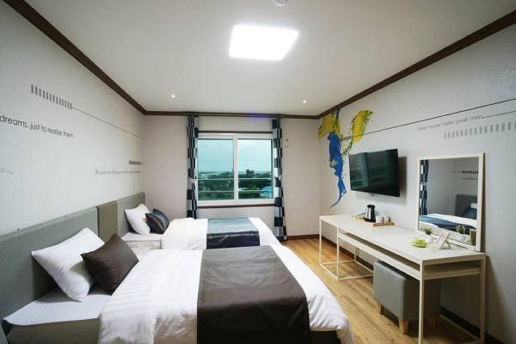 Seongsan Aqua Beach Hotel Сеогвипо Стая снимка