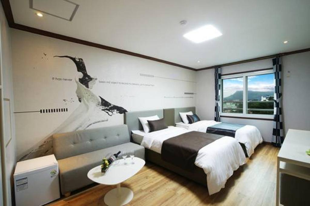Seongsan Aqua Beach Hotel Сеогвипо Стая снимка