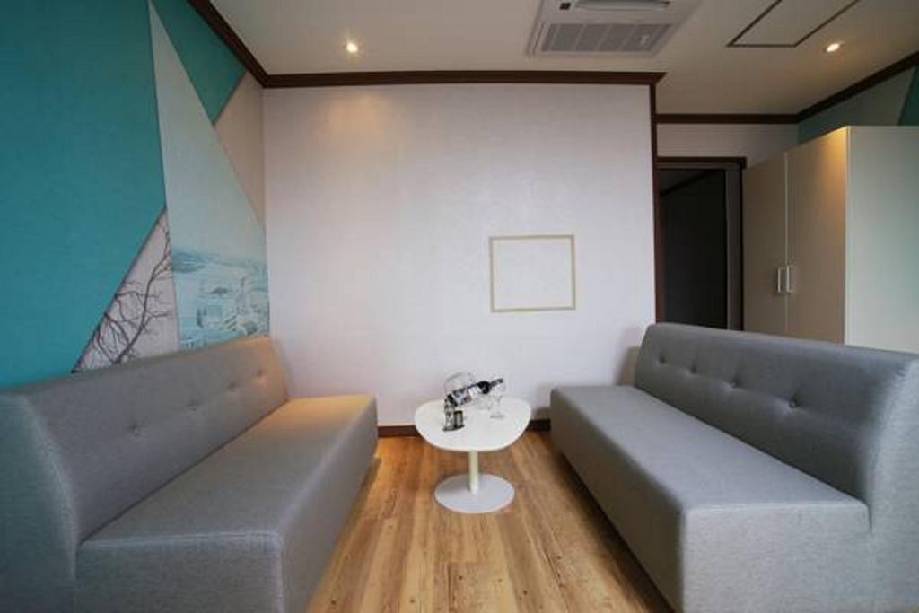 Seongsan Aqua Beach Hotel Сеогвипо Екстериор снимка