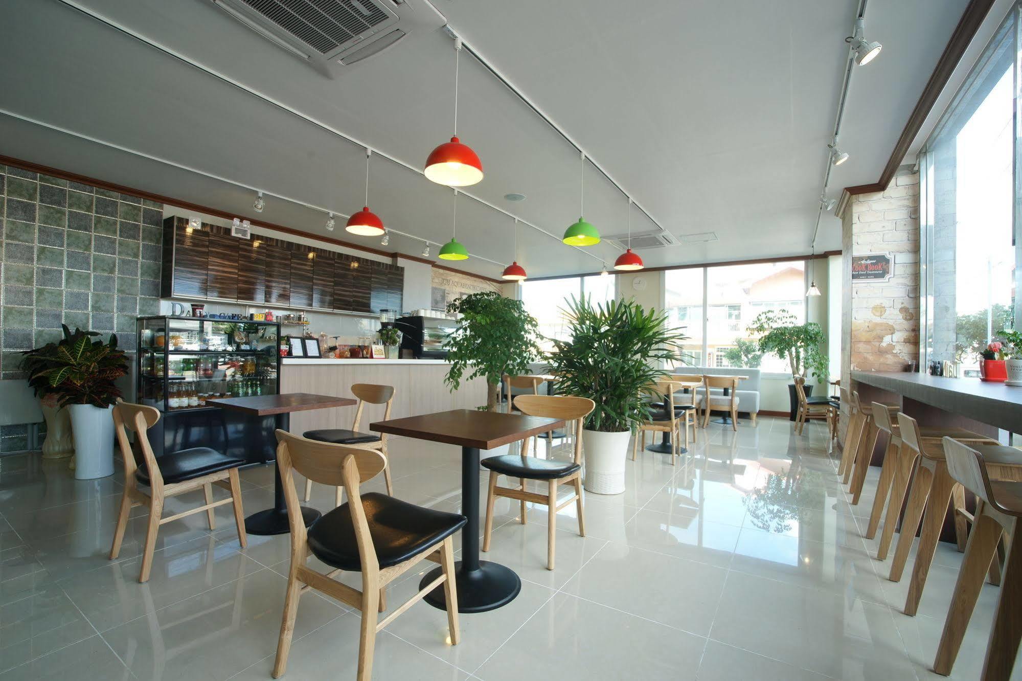 Seongsan Aqua Beach Hotel Сеогвипо Екстериор снимка