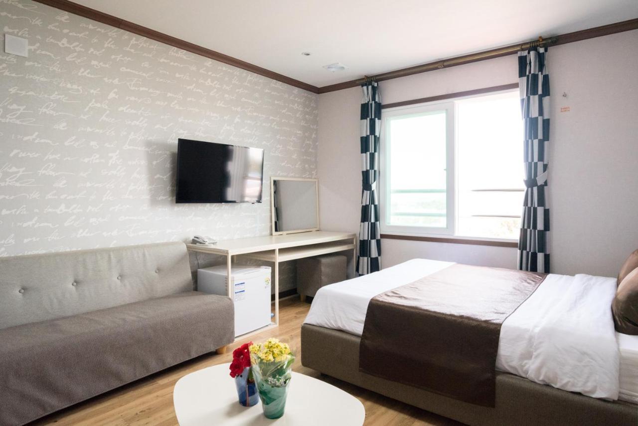 Seongsan Aqua Beach Hotel Сеогвипо Екстериор снимка
